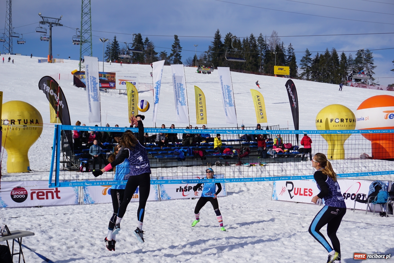 Zdjęcie w galerii na portalu naszraciborz.pl: Monika Brzostek mistrzynią Polski w siatkówce na śniegu wiadomości z regionu