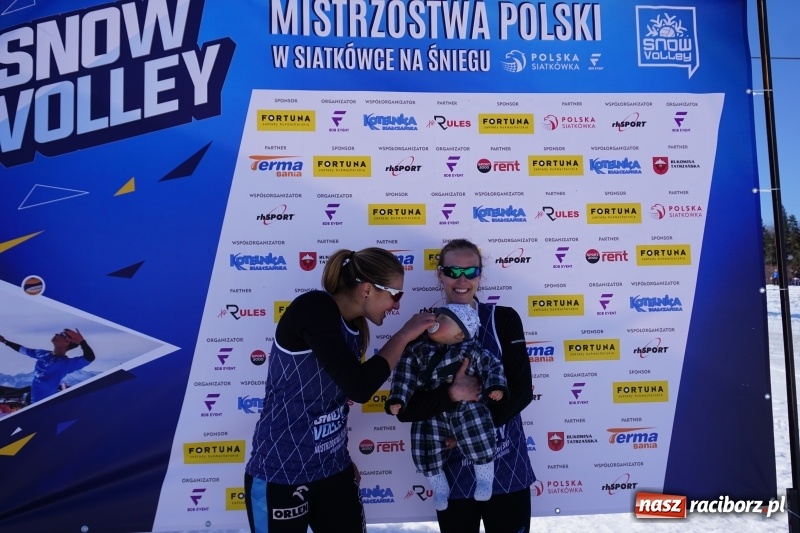 Zdjęcie w galerii na portalu naszraciborz.pl: Monika Brzostek mistrzynią Polski w siatkówce na śniegu wiadomości z regionu