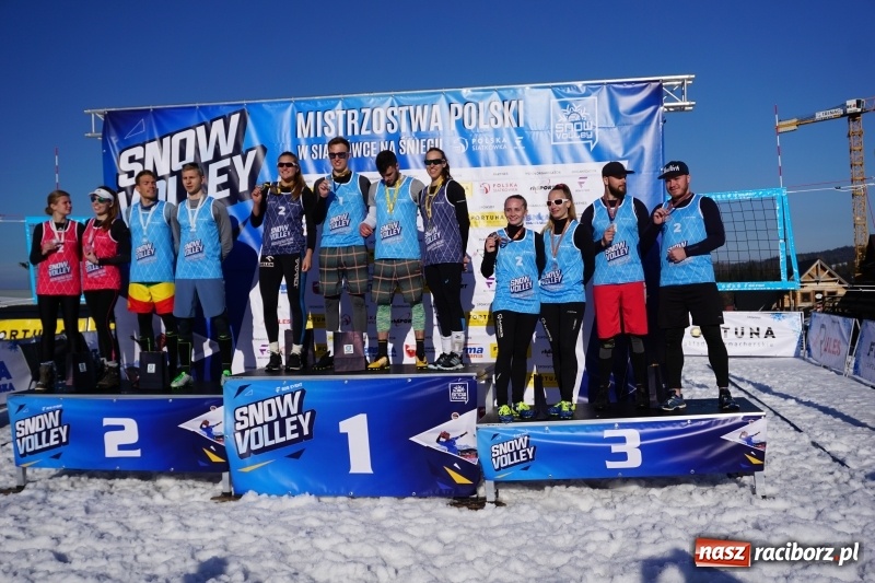 Zdjęcie w galerii na portalu naszraciborz.pl: Monika Brzostek mistrzynią Polski w siatkówce na śniegu wiadomości z regionu