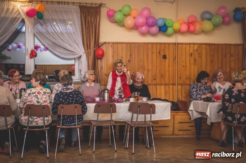 Zdjęcie w galerii na portalu naszraciborz.pl: Dzień Kobiet w Wojnowicach na wesoło  wiadomości z regionu