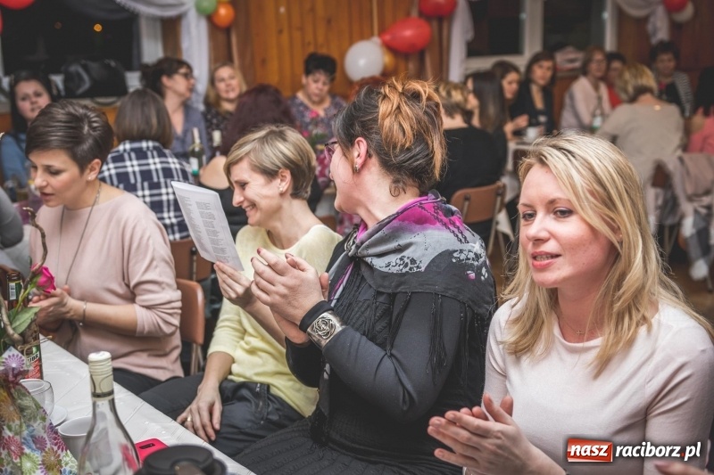 Zdjęcie w galerii na portalu naszraciborz.pl: Dzień Kobiet w Wojnowicach na wesoło  wiadomości z regionu