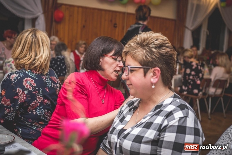 Zdjęcie w galerii na portalu naszraciborz.pl: Dzień Kobiet w Wojnowicach na wesoło  wiadomości z regionu