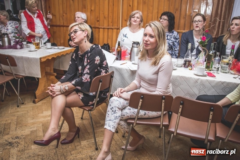Zdjęcie w galerii na portalu naszraciborz.pl: Dzień Kobiet w Wojnowicach na wesoło  wiadomości z regionu