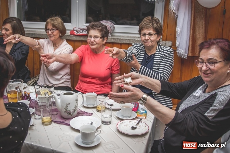 Zdjęcie w galerii na portalu naszraciborz.pl: Dzień Kobiet w Wojnowicach na wesoło  wiadomości z regionu