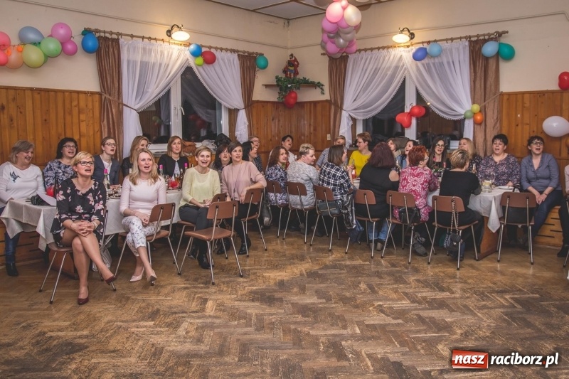 Zdjęcie w galerii na portalu naszraciborz.pl: Dzień Kobiet w Wojnowicach na wesoło  wiadomości z regionu