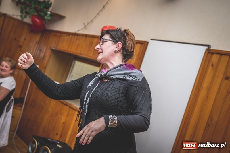 Zdjęcie w galerii na portalu naszraciborz.pl: Dzień Kobiet w Wojnowicach na wesoło  wiadomości z regionu