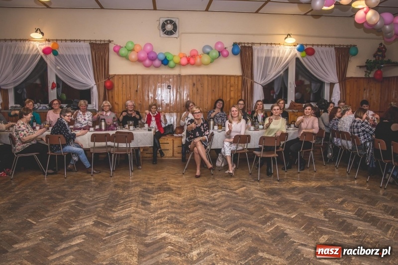 Zdjęcie w galerii na portalu naszraciborz.pl: Dzień Kobiet w Wojnowicach na wesoło  wiadomości z regionu