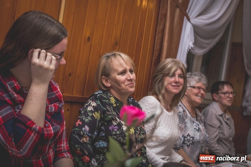 Zdjęcie w galerii na portalu naszraciborz.pl: Dzień Kobiet w Wojnowicach na wesoło  wiadomości z regionu