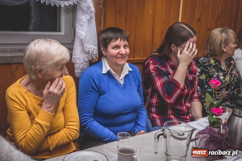 Zdjęcie w galerii na portalu naszraciborz.pl: Dzień Kobiet w Wojnowicach na wesoło  wiadomości z regionu