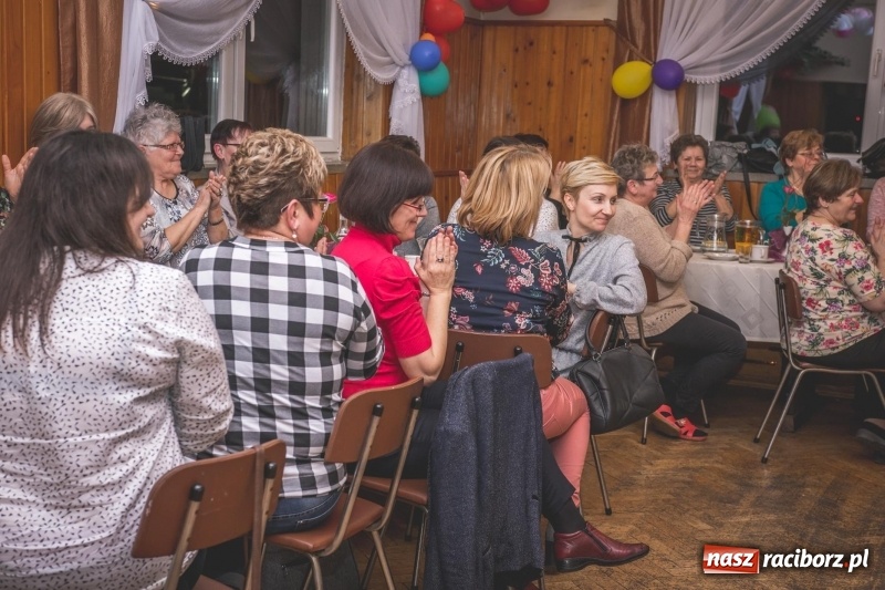 Zdjęcie w galerii na portalu naszraciborz.pl: Dzień Kobiet w Wojnowicach na wesoło  wiadomości z regionu