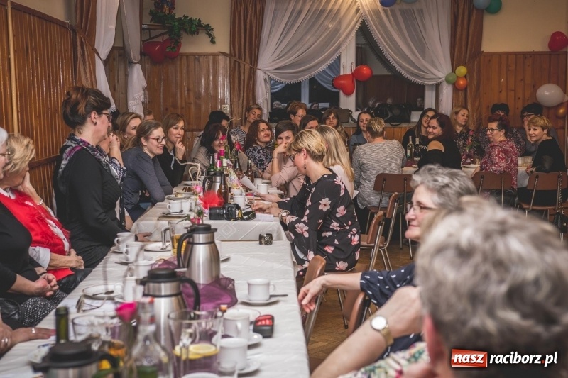 Zdjęcie w galerii na portalu naszraciborz.pl: Dzień Kobiet w Wojnowicach na wesoło  wiadomości z regionu