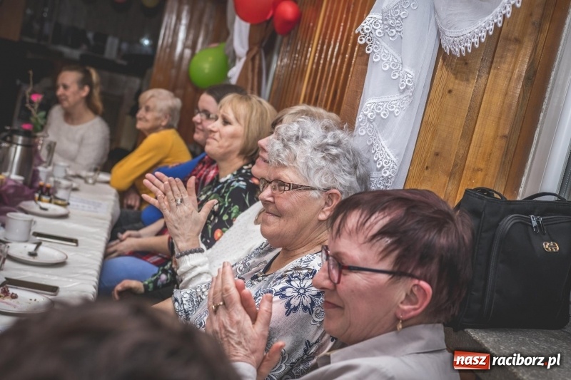 Zdjęcie w galerii na portalu naszraciborz.pl: Dzień Kobiet w Wojnowicach na wesoło  wiadomości z regionu