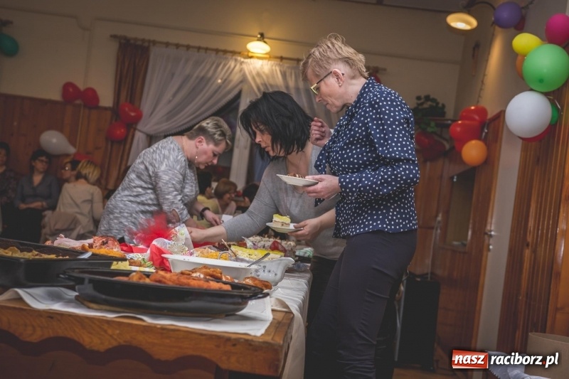 Zdjęcie w galerii na portalu naszraciborz.pl: Dzień Kobiet w Wojnowicach na wesoło  wiadomości z regionu