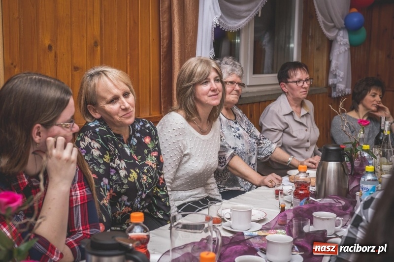 Zdjęcie w galerii na portalu naszraciborz.pl: Dzień Kobiet w Wojnowicach na wesoło  wiadomości z regionu