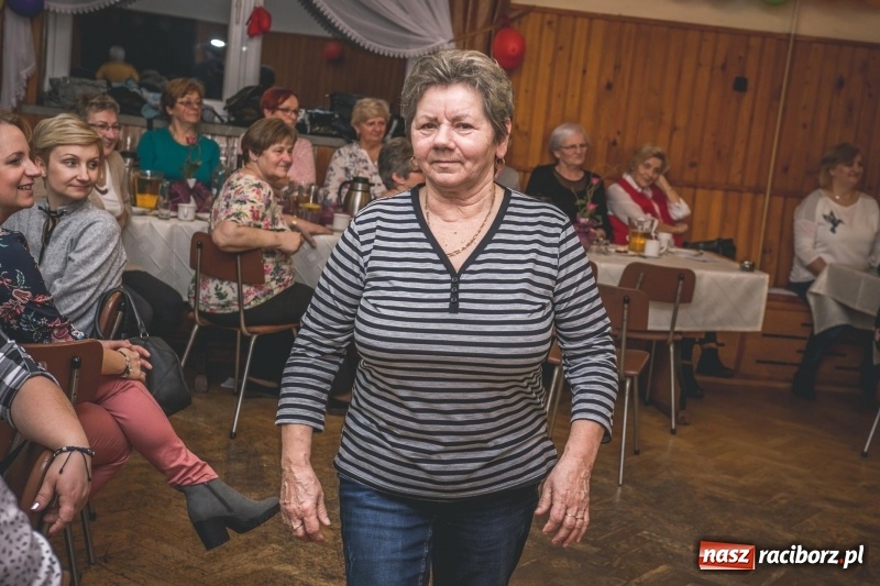 Zdjęcie w galerii na portalu naszraciborz.pl: Dzień Kobiet w Wojnowicach na wesoło  wiadomości z regionu