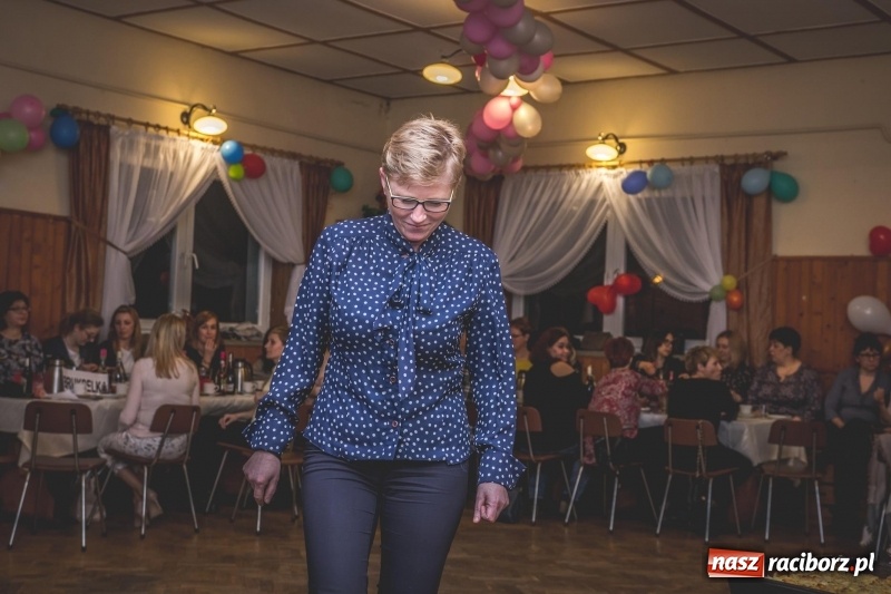 Zdjęcie w galerii na portalu naszraciborz.pl: Dzień Kobiet w Wojnowicach na wesoło  wiadomości z regionu