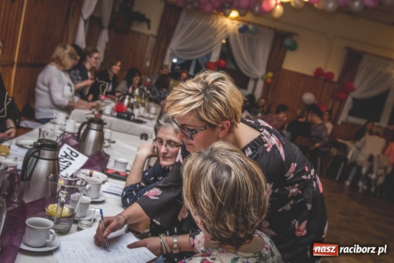 Zdjęcie w galerii na portalu naszraciborz.pl: Dzień Kobiet w Wojnowicach na wesoło  wiadomości z regionu