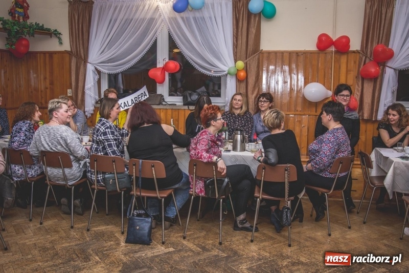 Zdjęcie w galerii na portalu naszraciborz.pl: Dzień Kobiet w Wojnowicach na wesoło  wiadomości z regionu