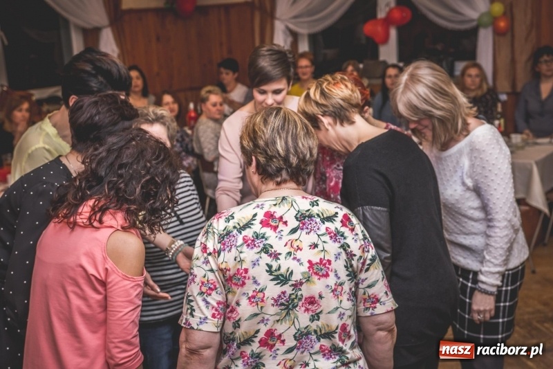 Zdjęcie w galerii na portalu naszraciborz.pl: Dzień Kobiet w Wojnowicach na wesoło  wiadomości z regionu