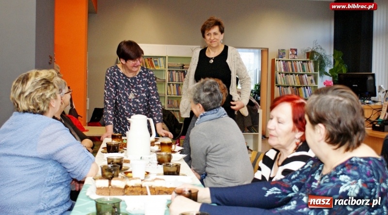 Zdjęcie w galerii na portalu naszraciborz.pl: Dzień Kobiet z Książką w bibliotece na Żorskiej wiadomości z regionu