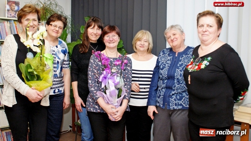 Zdjęcie w galerii na portalu naszraciborz.pl: Dzień Kobiet z Książką w bibliotece na Żorskiej wiadomości z regionu
