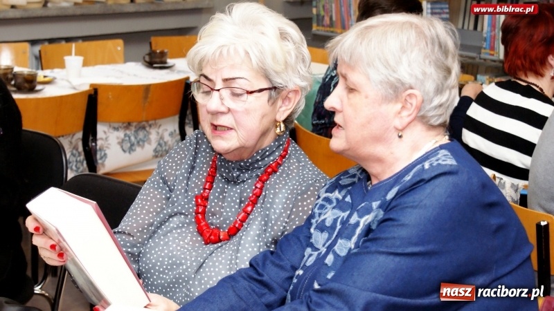 Zdjęcie w galerii na portalu naszraciborz.pl: Dzień Kobiet z Książką w bibliotece na Żorskiej wiadomości z regionu
