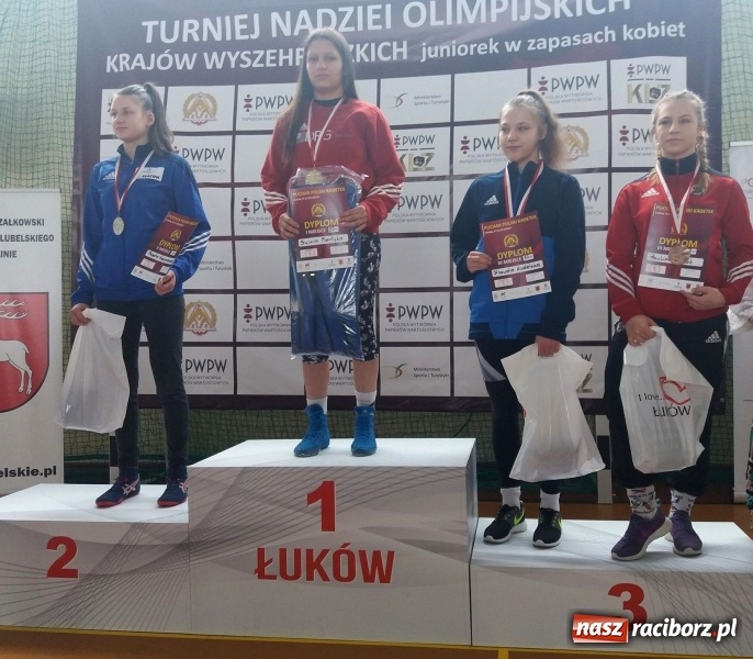 Zdjęcie w galerii na portalu naszraciborz.pl: Zapaśniczki Unii Racibórz z medalami na zawodach w Łukowie wiadomości z regionu