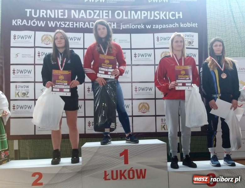 Zdjęcie w galerii na portalu naszraciborz.pl: Zapaśniczki Unii Racibórz z medalami na zawodach w Łukowie wiadomości z regionu