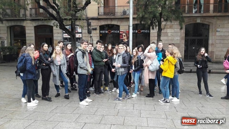 Zdjęcie w galerii na portalu naszraciborz.pl: Uczniowie II LO na wycieczce w Barcelonie wiadomości z regionu