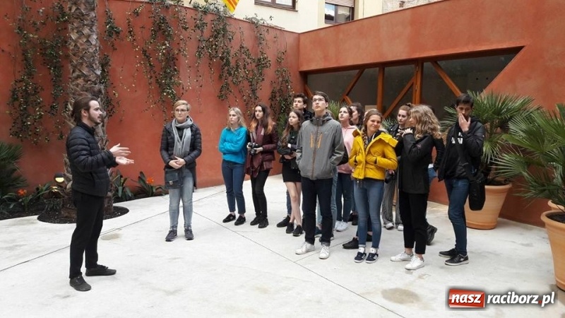Zdjęcie w galerii na portalu naszraciborz.pl: Uczniowie II LO na wycieczce w Barcelonie wiadomości z regionu