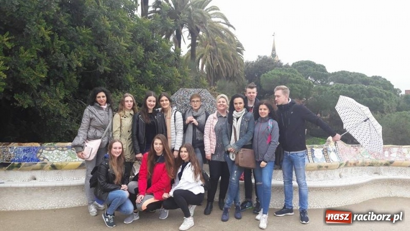 Zdjęcie w galerii na portalu naszraciborz.pl: Uczniowie II LO na wycieczce w Barcelonie wiadomości z regionu