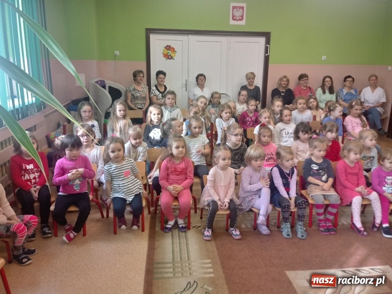 Zdjęcie w galerii na portalu naszraciborz.pl: Dzień Kobiet w Przedszkolu nr 1 w Kuźni Raciborskiej wiadomości z regionu