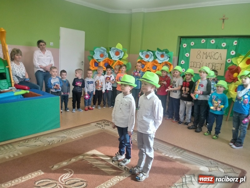 Zdjęcie w galerii na portalu naszraciborz.pl: Dzień Kobiet w Przedszkolu nr 1 w Kuźni Raciborskiej wiadomości z regionu