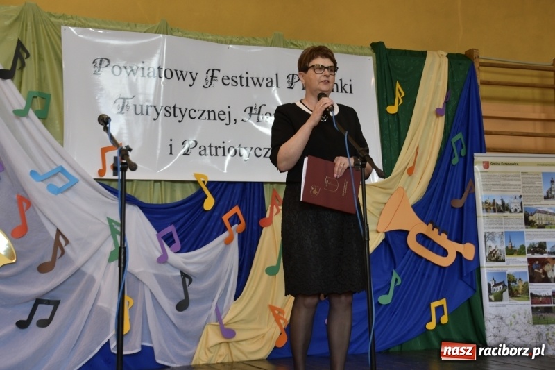 Zdjęcie w galerii na portalu naszraciborz.pl: Koncert Laureatów Powiatowego Festiwalu Piosenki Turystycznej, Harcerskiej i Patriotycznej w Krzanowicach wiadomości z regionu