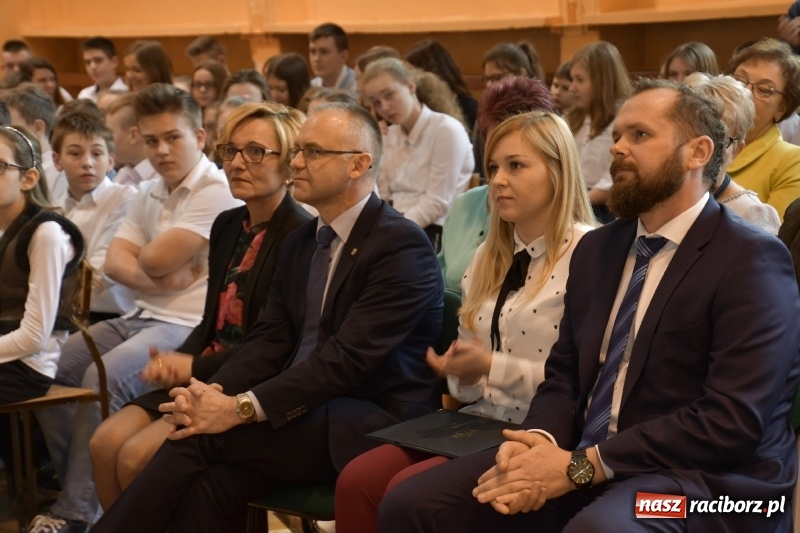 Zdjęcie w galerii na portalu naszraciborz.pl: Koncert Laureatów Powiatowego Festiwalu Piosenki Turystycznej, Harcerskiej i Patriotycznej w Krzanowicach wiadomości z regionu