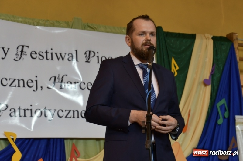 Zdjęcie w galerii na portalu naszraciborz.pl: Koncert Laureatów Powiatowego Festiwalu Piosenki Turystycznej, Harcerskiej i Patriotycznej w Krzanowicach wiadomości z regionu