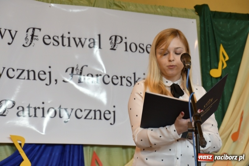 Zdjęcie w galerii na portalu naszraciborz.pl: Koncert Laureatów Powiatowego Festiwalu Piosenki Turystycznej, Harcerskiej i Patriotycznej w Krzanowicach wiadomości z regionu