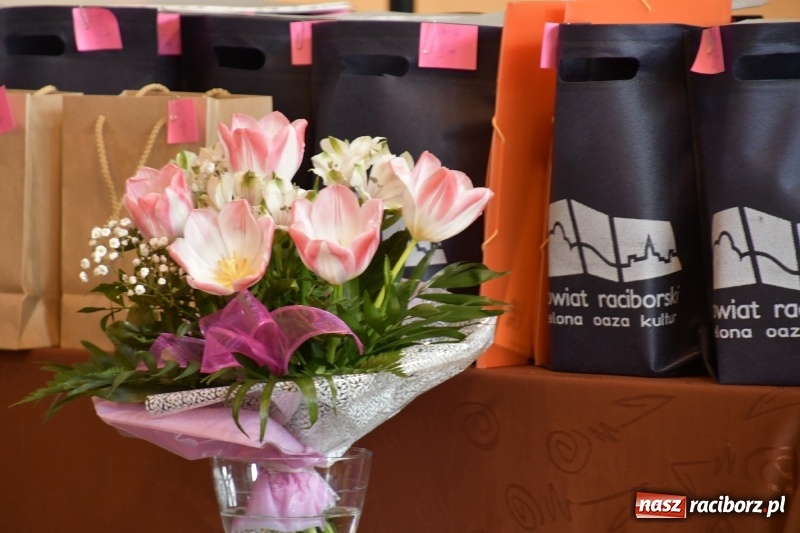 Zdjęcie w galerii na portalu naszraciborz.pl: Koncert Laureatów Powiatowego Festiwalu Piosenki Turystycznej, Harcerskiej i Patriotycznej w Krzanowicach wiadomości z regionu