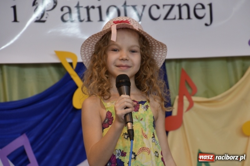 Zdjęcie w galerii na portalu naszraciborz.pl: Koncert Laureatów Powiatowego Festiwalu Piosenki Turystycznej, Harcerskiej i Patriotycznej w Krzanowicach wiadomości z regionu
