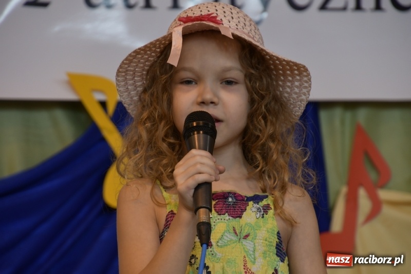 Zdjęcie w galerii na portalu naszraciborz.pl: Koncert Laureatów Powiatowego Festiwalu Piosenki Turystycznej, Harcerskiej i Patriotycznej w Krzanowicach wiadomości z regionu