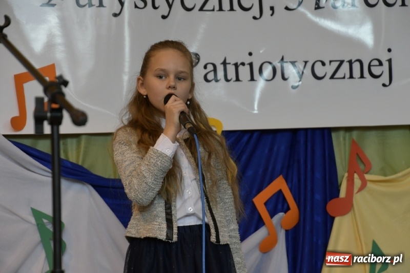 Zdjęcie w galerii na portalu naszraciborz.pl: Koncert Laureatów Powiatowego Festiwalu Piosenki Turystycznej, Harcerskiej i Patriotycznej w Krzanowicach wiadomości z regionu