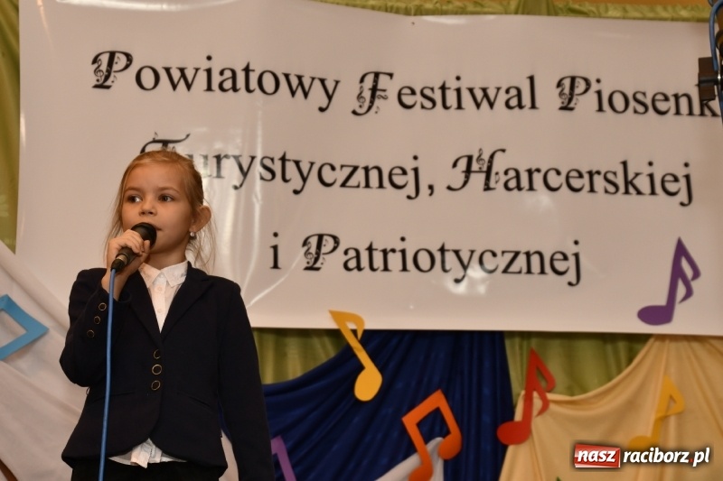 Zdjęcie w galerii na portalu naszraciborz.pl: Koncert Laureatów Powiatowego Festiwalu Piosenki Turystycznej, Harcerskiej i Patriotycznej w Krzanowicach wiadomości z regionu