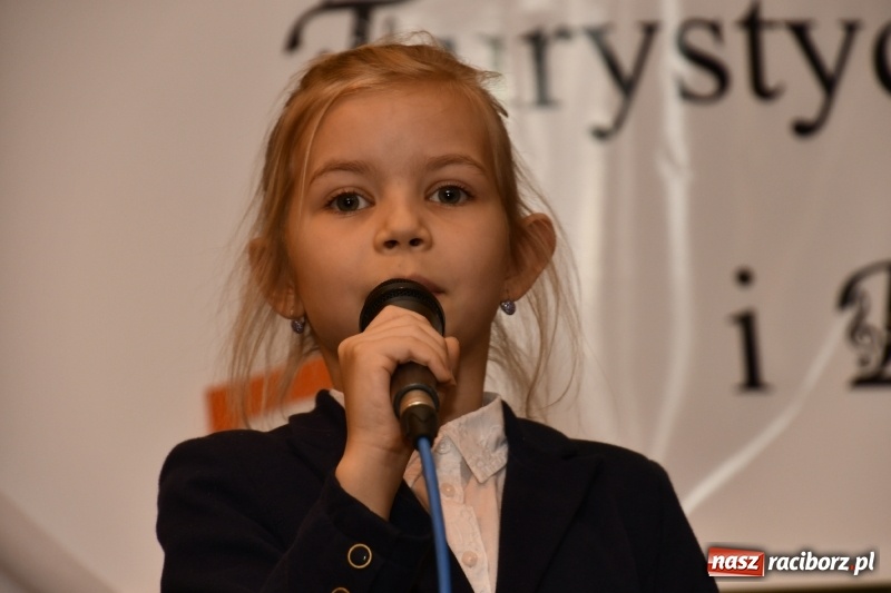 Zdjęcie w galerii na portalu naszraciborz.pl: Koncert Laureatów Powiatowego Festiwalu Piosenki Turystycznej, Harcerskiej i Patriotycznej w Krzanowicach wiadomości z regionu