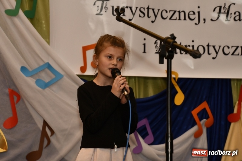 Zdjęcie w galerii na portalu naszraciborz.pl: Koncert Laureatów Powiatowego Festiwalu Piosenki Turystycznej, Harcerskiej i Patriotycznej w Krzanowicach wiadomości z regionu