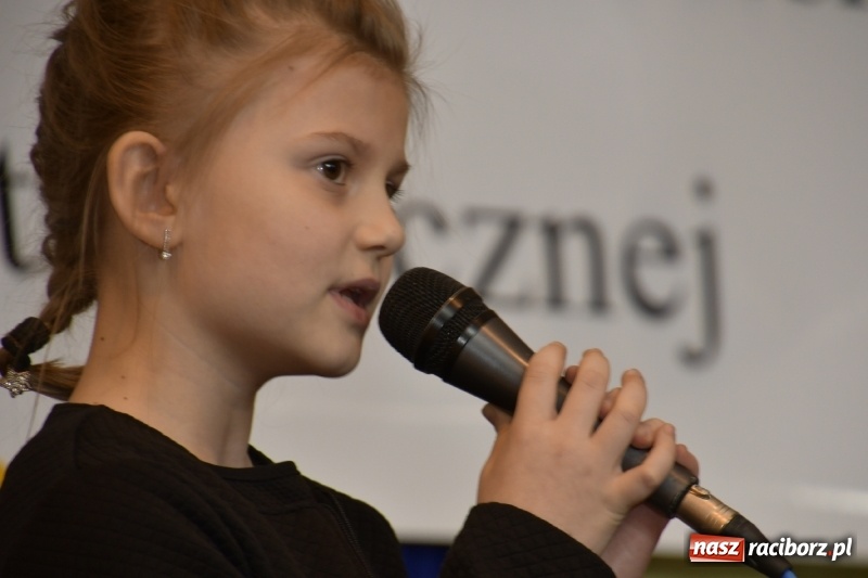 Zdjęcie w galerii na portalu naszraciborz.pl: Koncert Laureatów Powiatowego Festiwalu Piosenki Turystycznej, Harcerskiej i Patriotycznej w Krzanowicach wiadomości z regionu