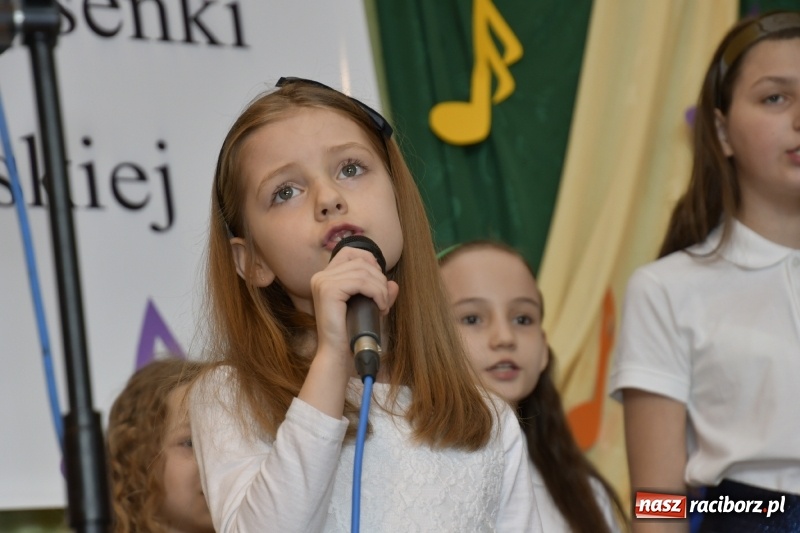 Zdjęcie w galerii na portalu naszraciborz.pl: Koncert Laureatów Powiatowego Festiwalu Piosenki Turystycznej, Harcerskiej i Patriotycznej w Krzanowicach wiadomości z regionu