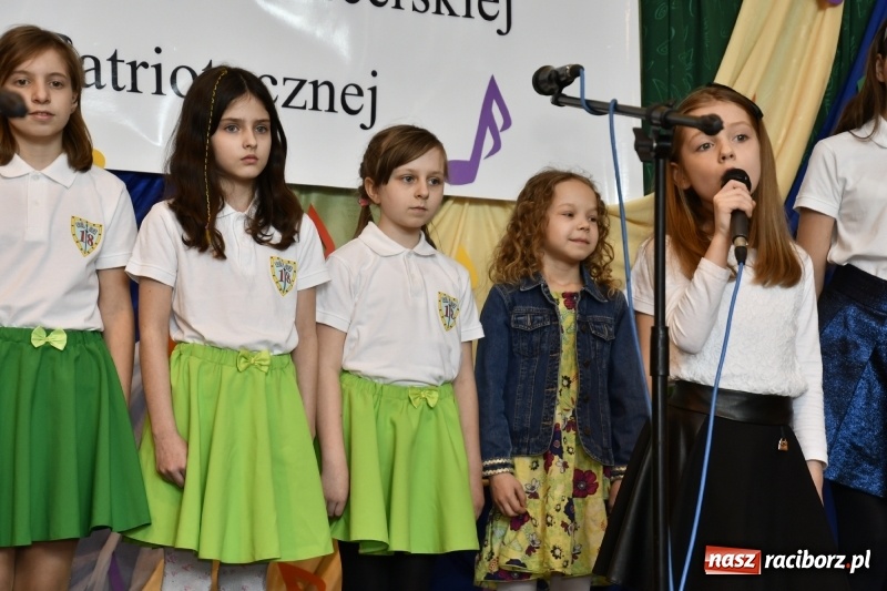 Zdjęcie w galerii na portalu naszraciborz.pl: Koncert Laureatów Powiatowego Festiwalu Piosenki Turystycznej, Harcerskiej i Patriotycznej w Krzanowicach wiadomości z regionu