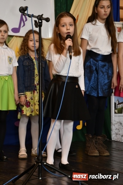 Zdjęcie w galerii na portalu naszraciborz.pl: Koncert Laureatów Powiatowego Festiwalu Piosenki Turystycznej, Harcerskiej i Patriotycznej w Krzanowicach wiadomości z regionu