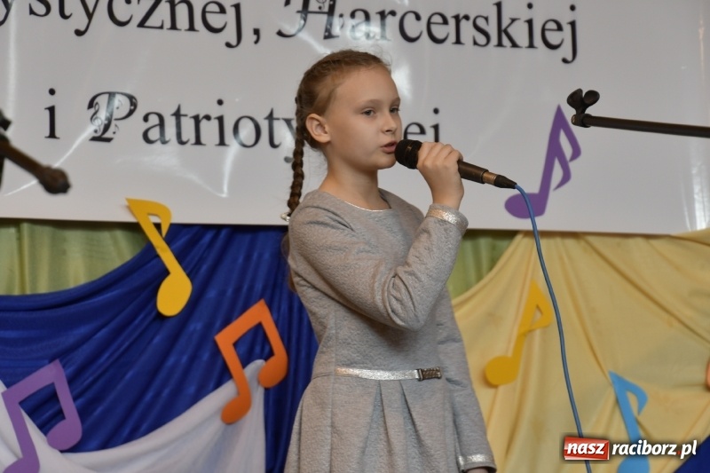 Zdjęcie w galerii na portalu naszraciborz.pl: Koncert Laureatów Powiatowego Festiwalu Piosenki Turystycznej, Harcerskiej i Patriotycznej w Krzanowicach wiadomości z regionu