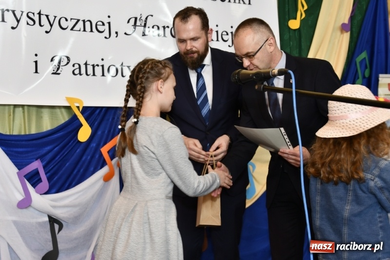 Zdjęcie w galerii na portalu naszraciborz.pl: Koncert Laureatów Powiatowego Festiwalu Piosenki Turystycznej, Harcerskiej i Patriotycznej w Krzanowicach wiadomości z regionu